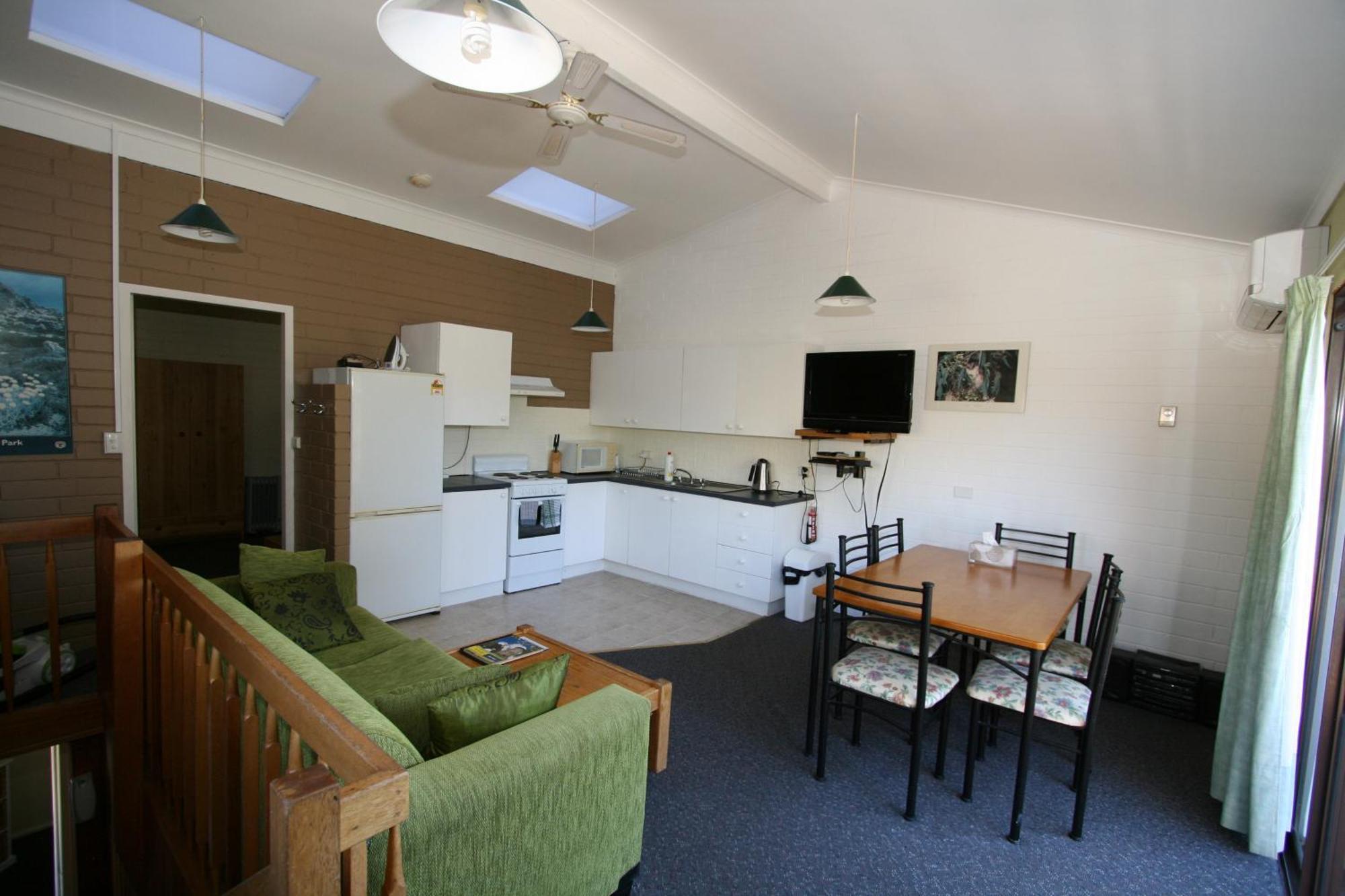 Alpha Centauri Townhouses Jindabyne Room photo