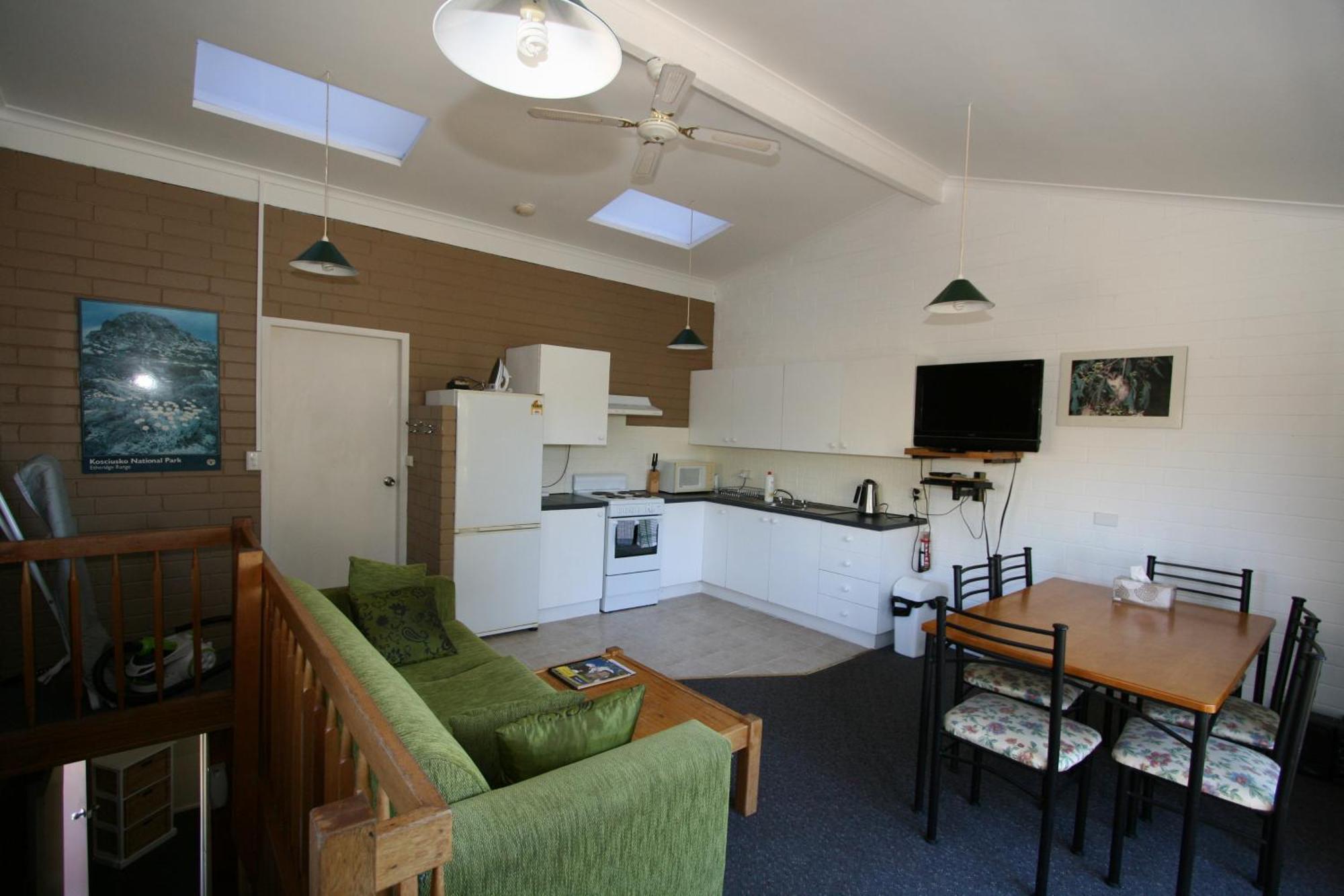 Alpha Centauri Townhouses Jindabyne Room photo
